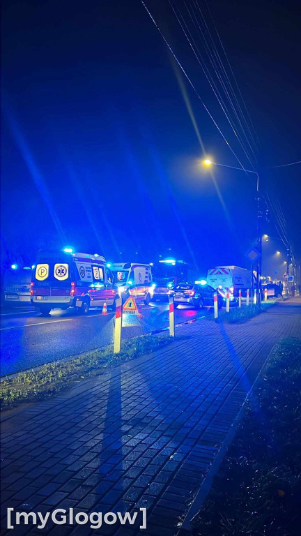 Czołowe zderzenie osobówek w Serbach