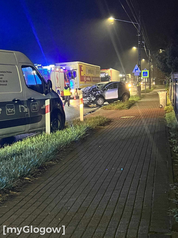 Czołowe zderzenie osobówek w Serbach