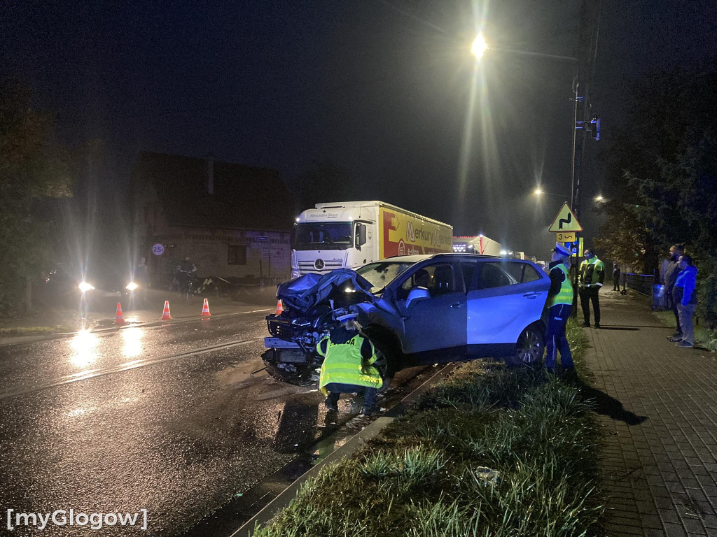 Czołowe zderzenie osobówek w Serbach