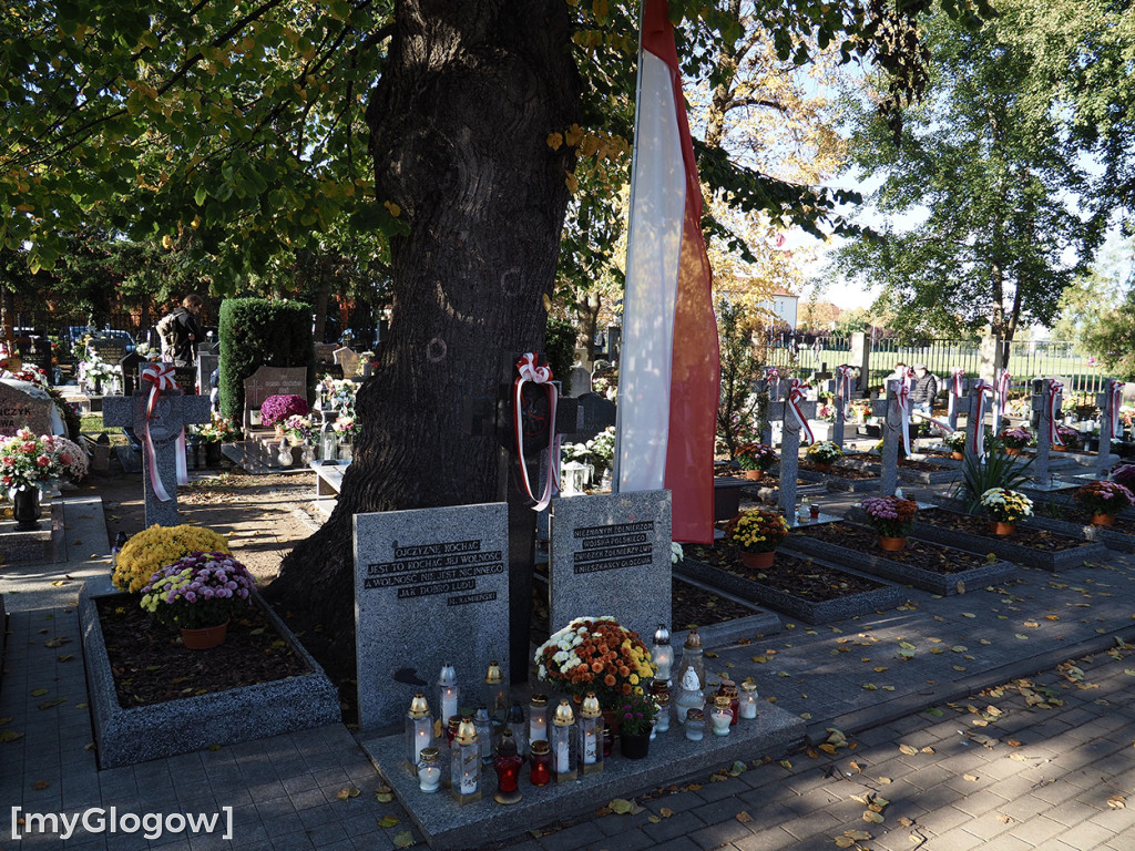 Głogowianie odwiedzają groby swoich bliskich