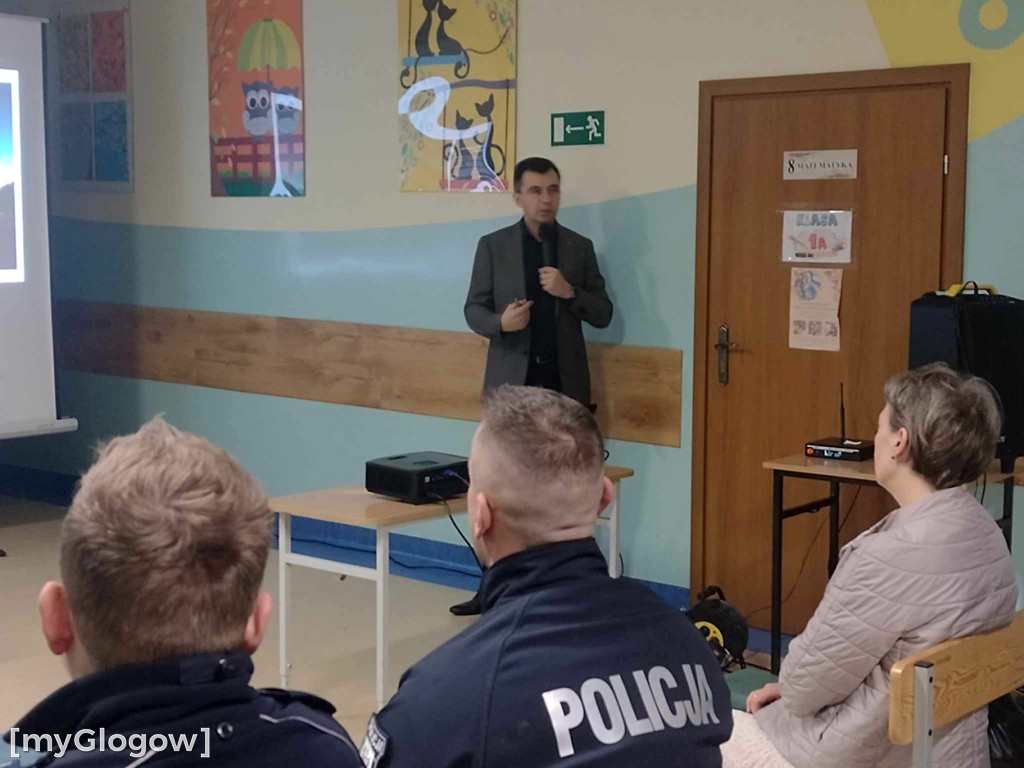 W SP8 trwa spotkanie prezydenta z mieszkańcami