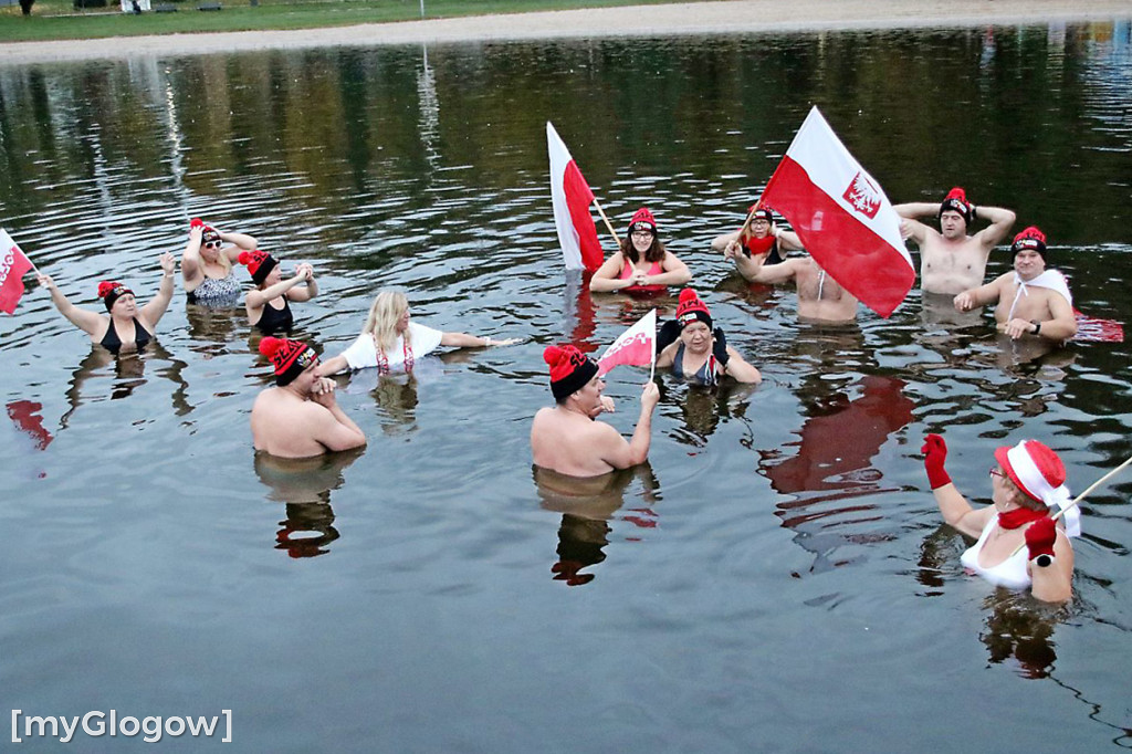 Sławskie morsy uczciły Święto Niepodległości