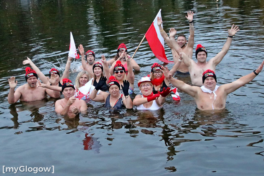 Sławskie morsy uczciły Święto Niepodległości