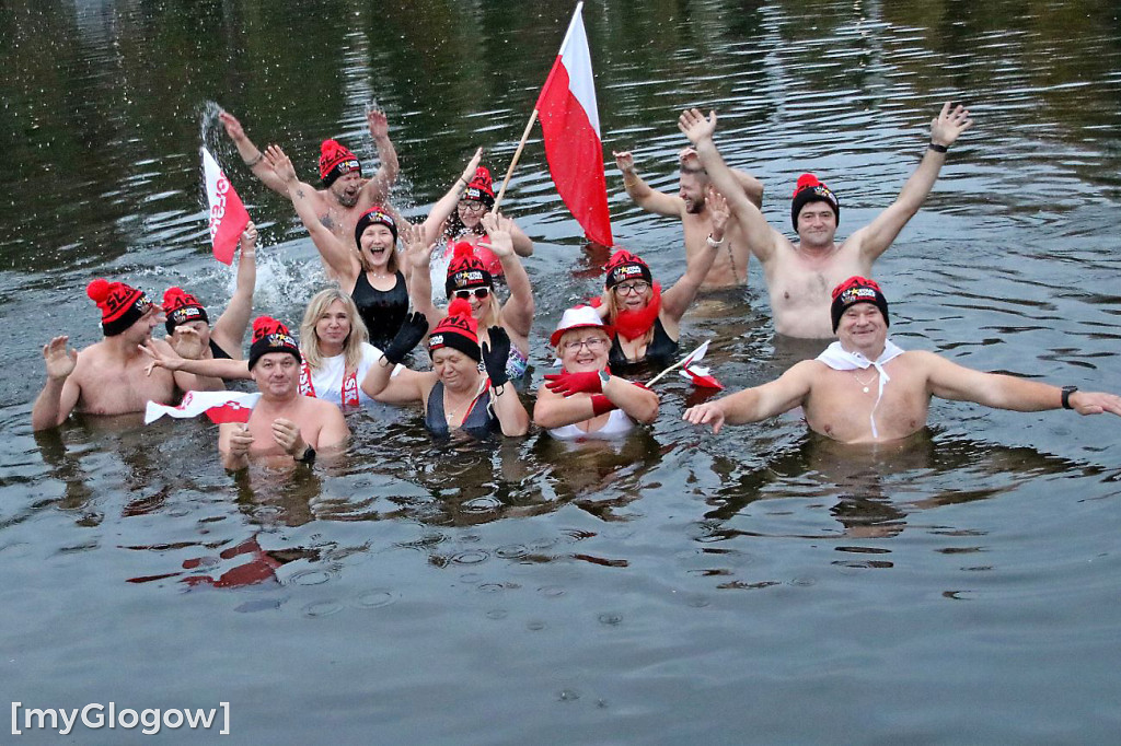 Sławskie morsy uczciły Święto Niepodległości
