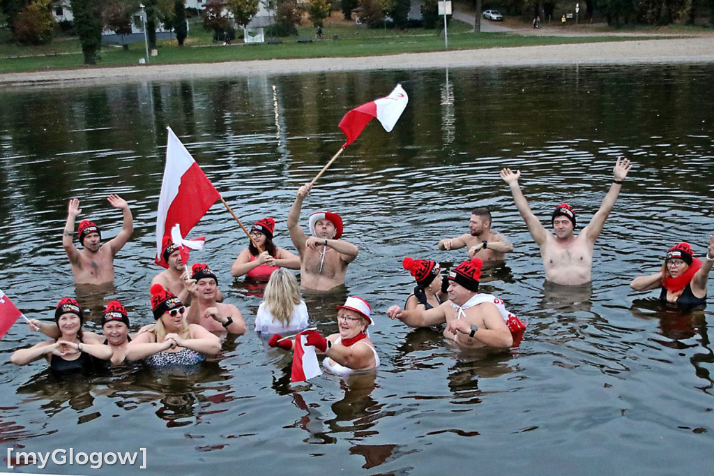 Sławskie morsy uczciły Święto Niepodległości