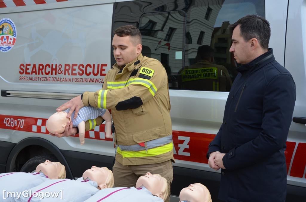 Głogowscy strażacy uczą dzieci ratować życie