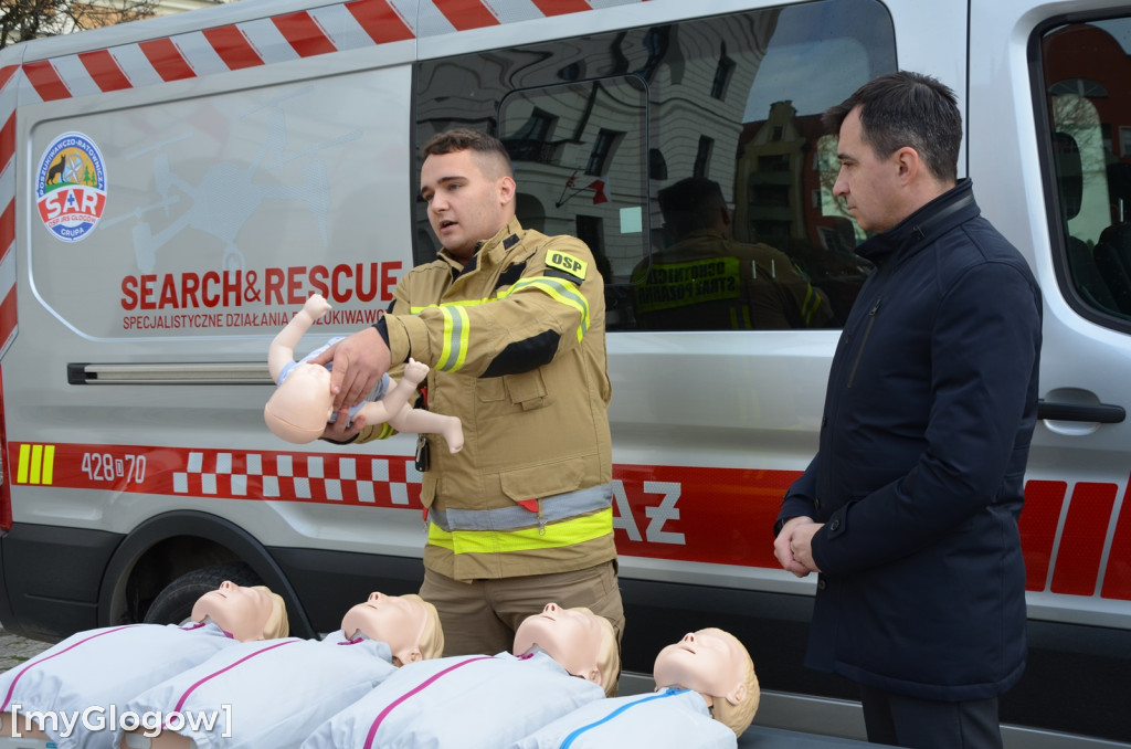 Głogowscy strażacy uczą dzieci ratować życie