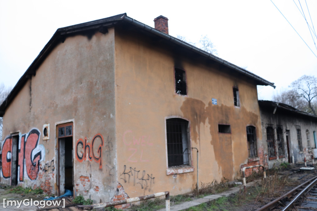 Spłonął budynek dawnej kuźni kolejowej w Głogowie