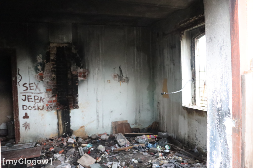 Spłonął budynek dawnej kuźni kolejowej w Głogowie