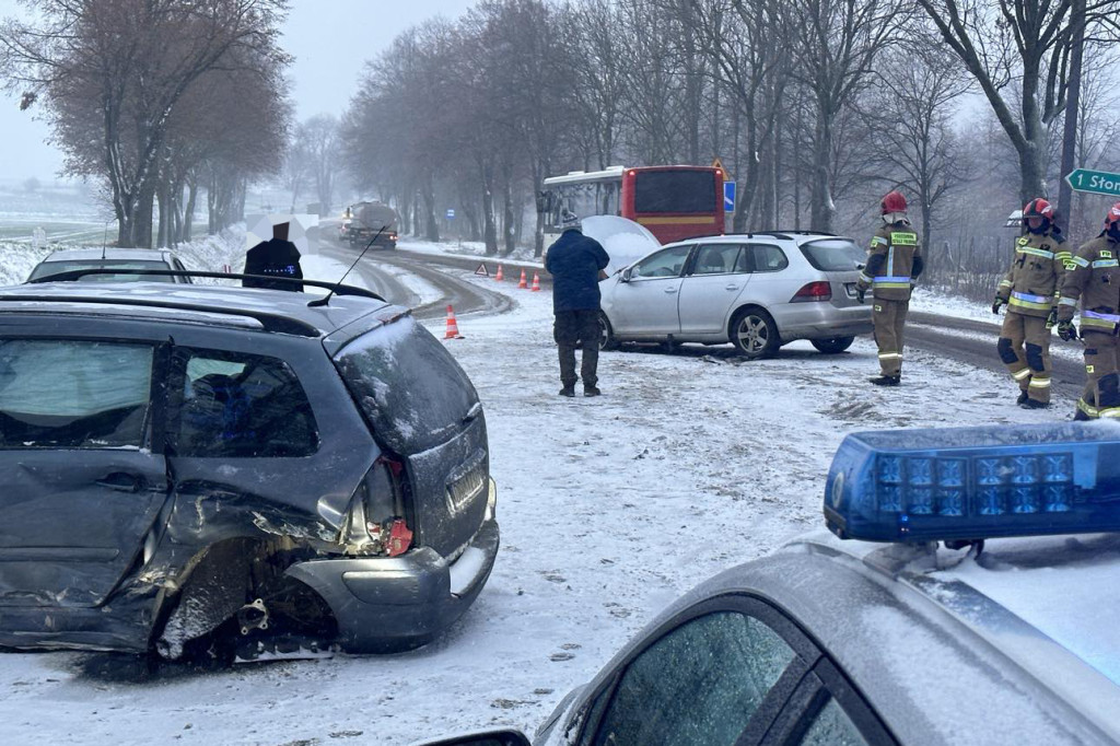 Ślisko! Pod Głogowem zderzenie osobówek