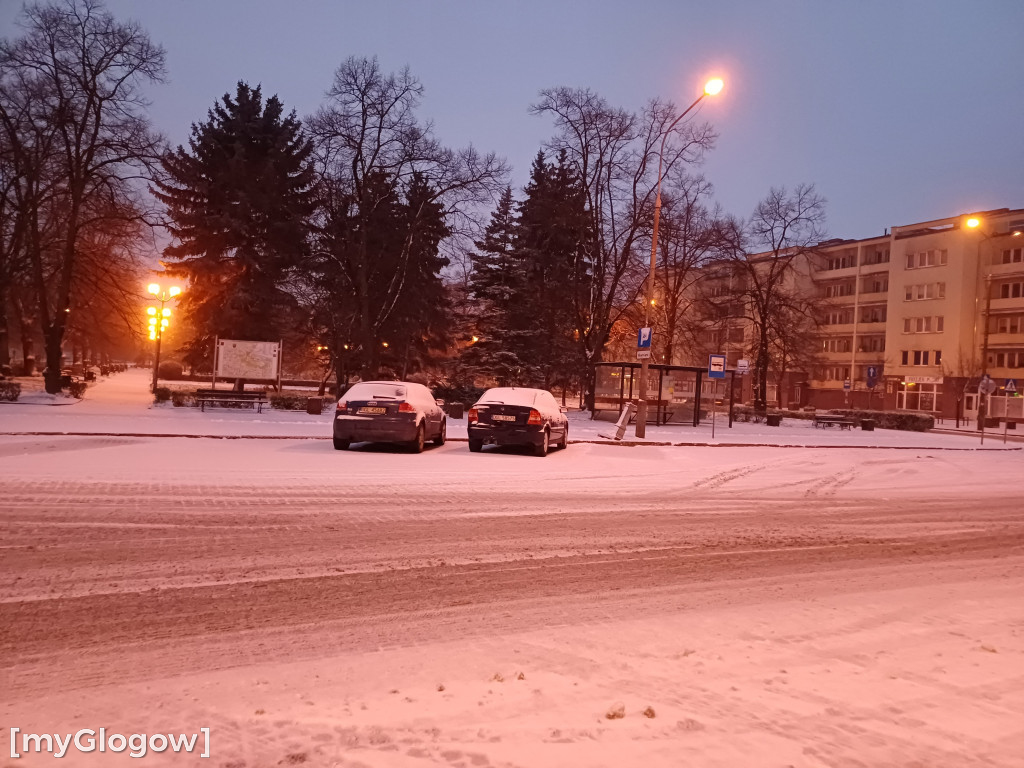 Zima. W jest ładnie, ale na drogach niebezpiecznie