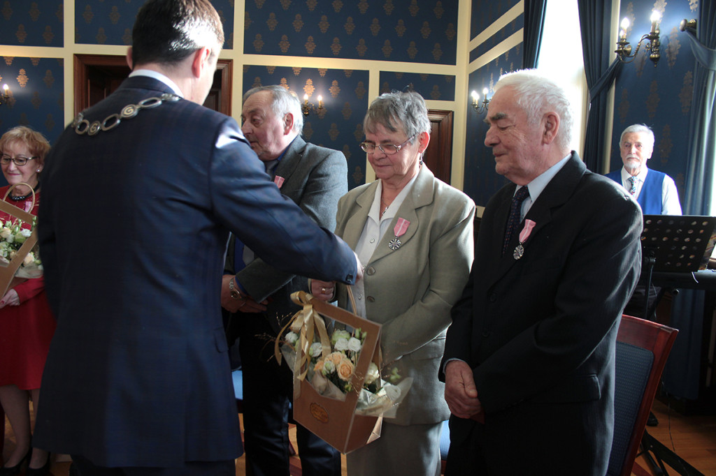 Złote gody. 15 par otrzymało medale, gratulacje i życzenia