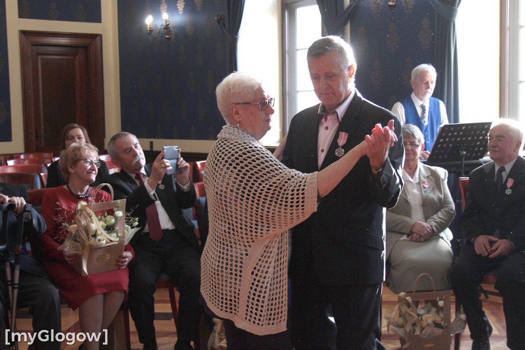 Złote gody. 15 par otrzymało medale, gratulacje i życzenia