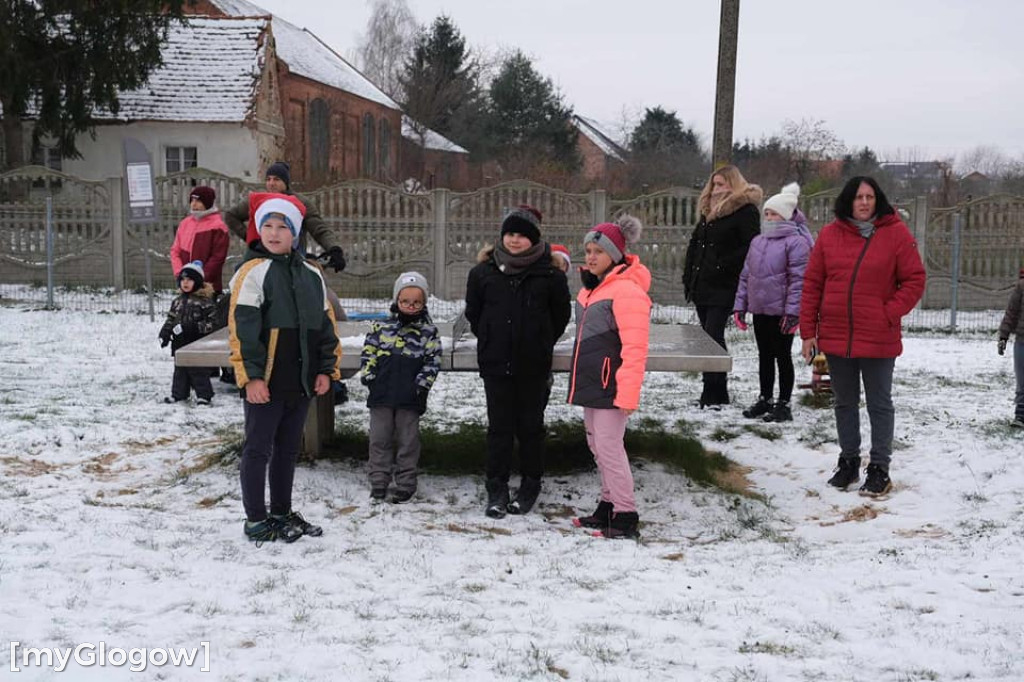 Orszak z Mikołajem odwiedza dzieci w gminie Kotla