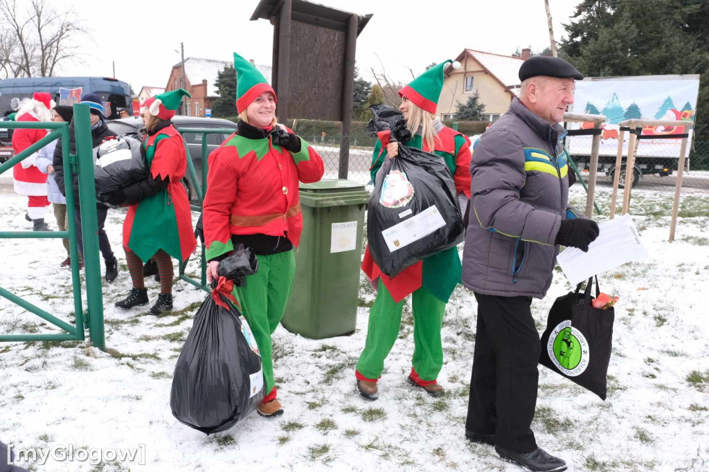 Orszak z Mikołajem odwiedza dzieci w gminie Kotla