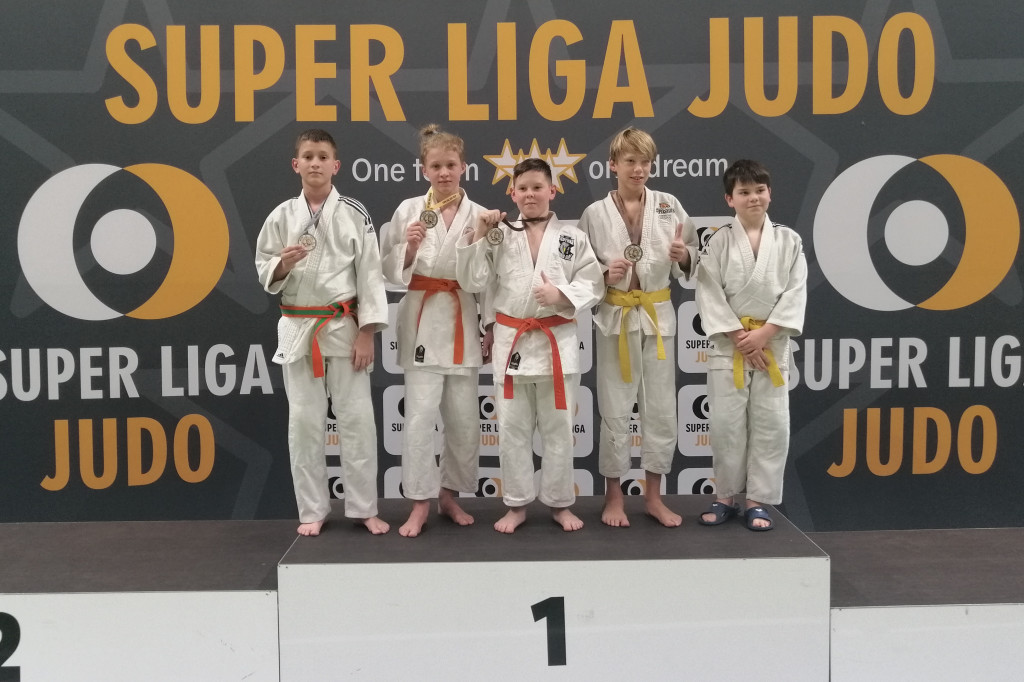 Wór medali dla młodych judoków z IGI Judo Głogów