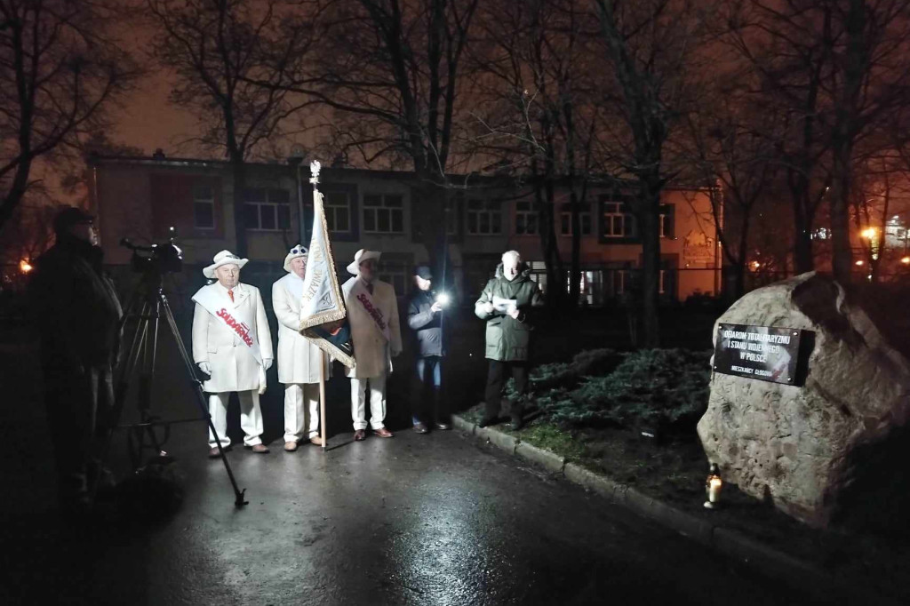 Solidarność uczciła 42. rocznicę wprowadzenia stanu wojennego