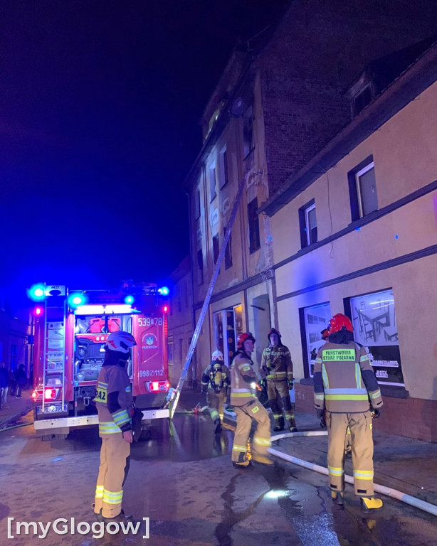 Dwie osoby poparzone w wyniku pożaru mieszkania
