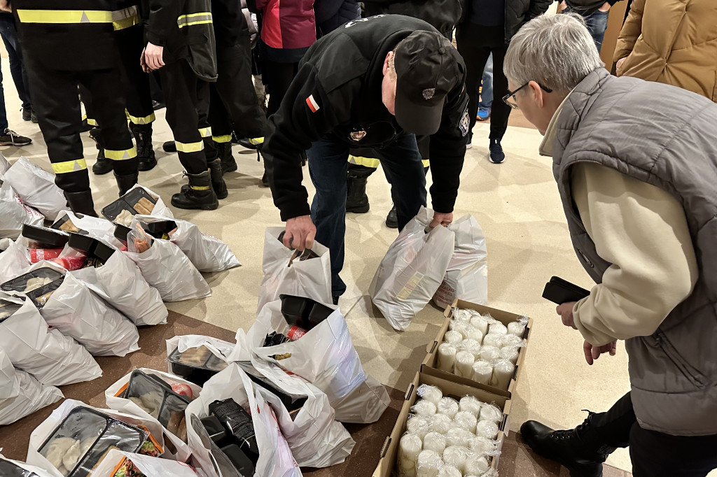 Paczki świąteczne trafiły już do głogowskich seniorów