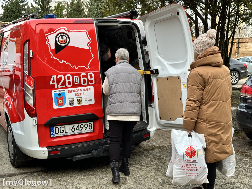 Paczki świąteczne trafiły już do głogowskich seniorów