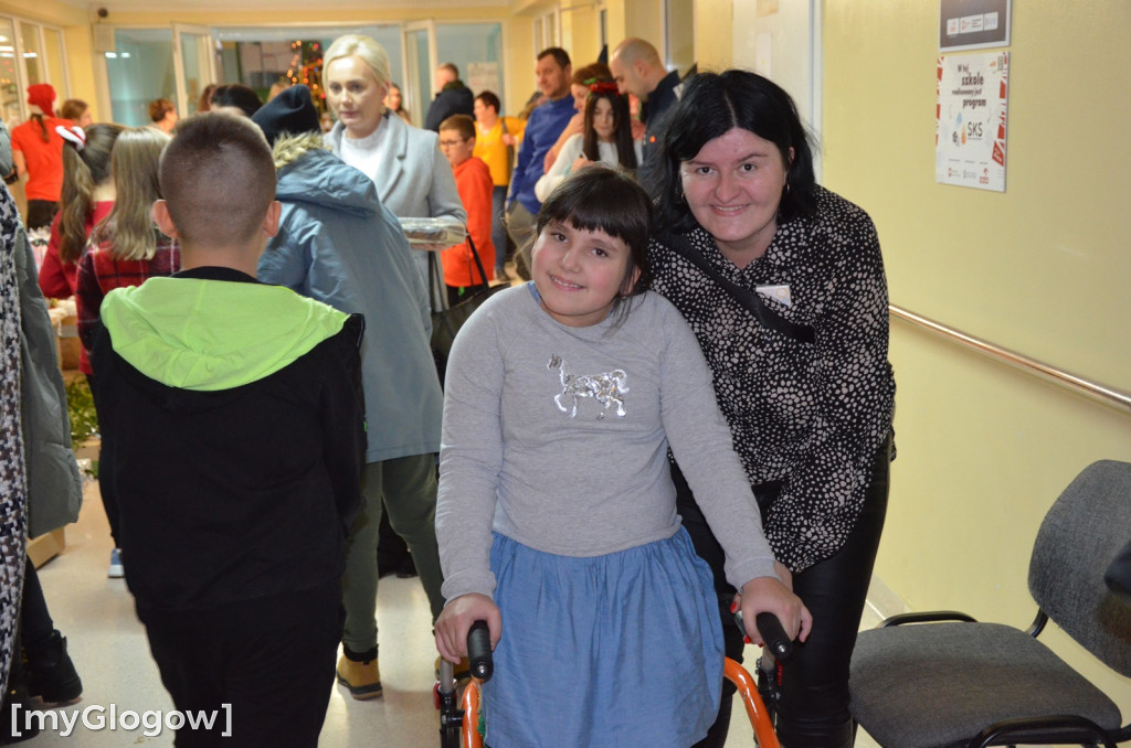 Kiermasz charytatywny i maraton tańca w SP nr 8 w Głogowie