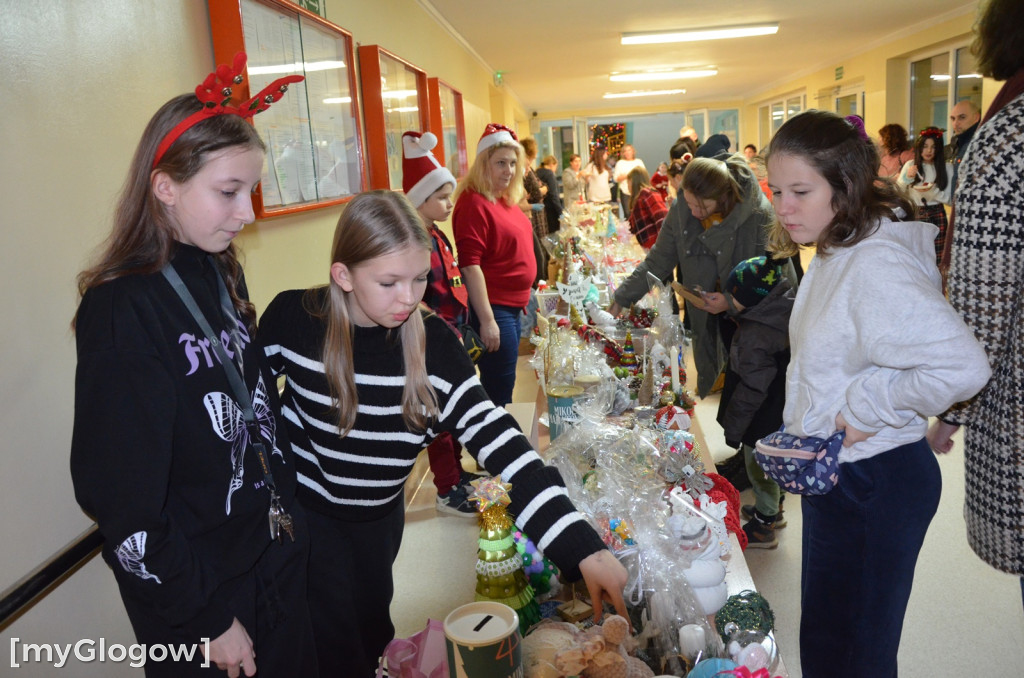 Kiermasz charytatywny i maraton tańca w SP nr 8 w Głogowie