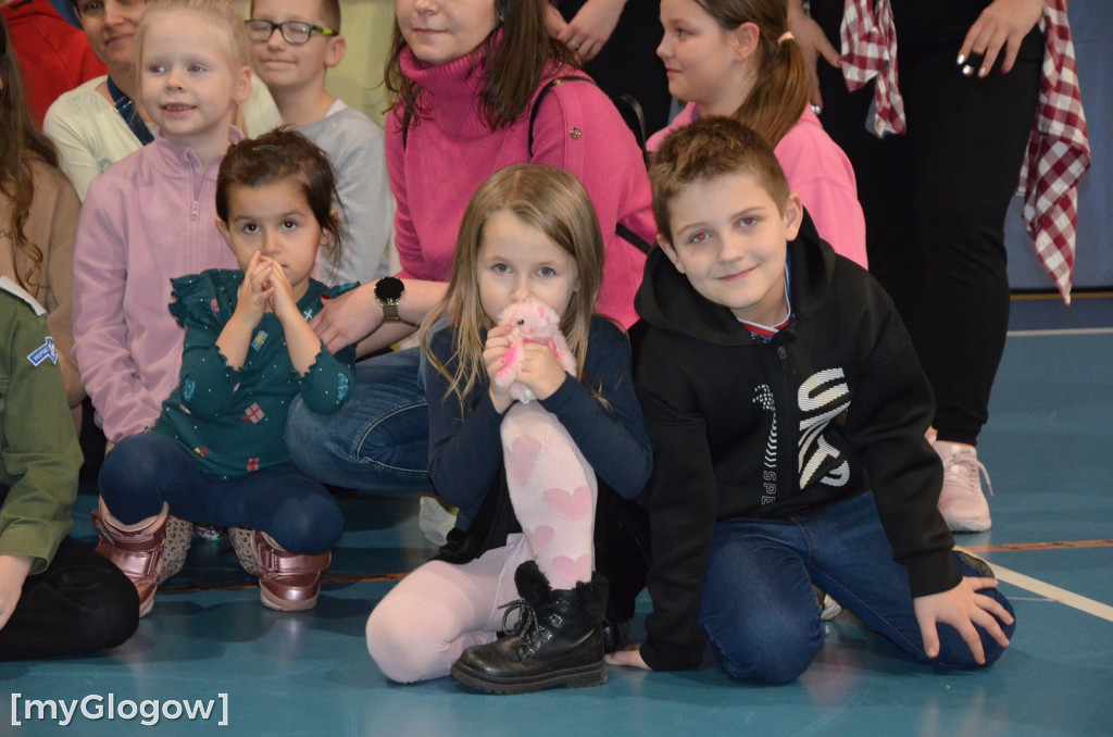 Kiermasz charytatywny i maraton tańca w SP nr 8 w Głogowie