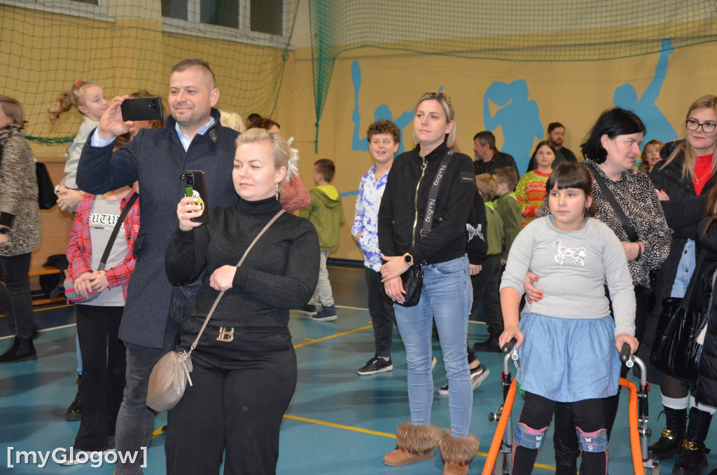 Kiermasz charytatywny i maraton tańca w SP nr 8 w Głogowie