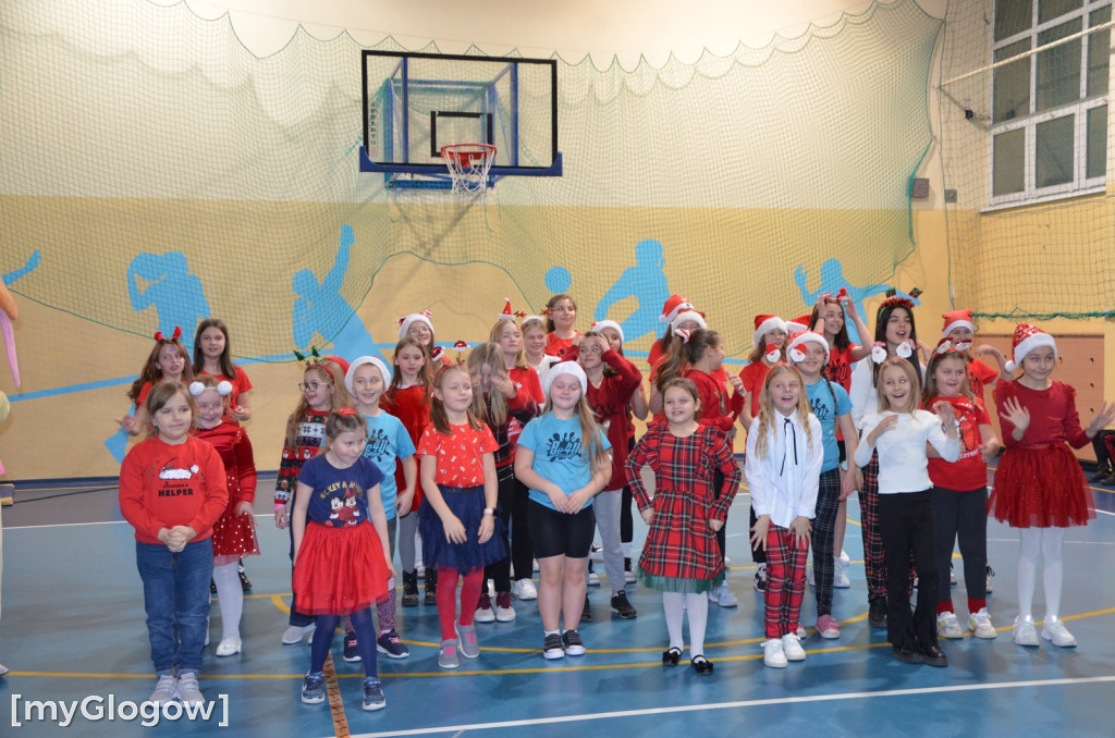 Kiermasz charytatywny i maraton tańca w SP nr 8 w Głogowie