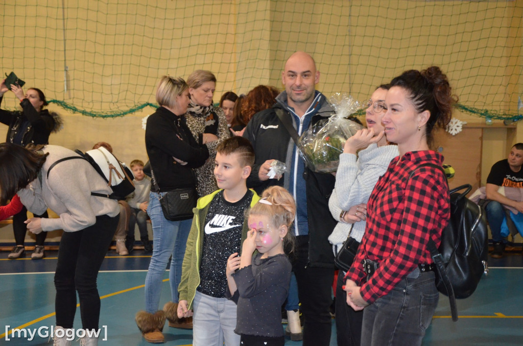 Kiermasz charytatywny i maraton tańca w SP nr 8 w Głogowie