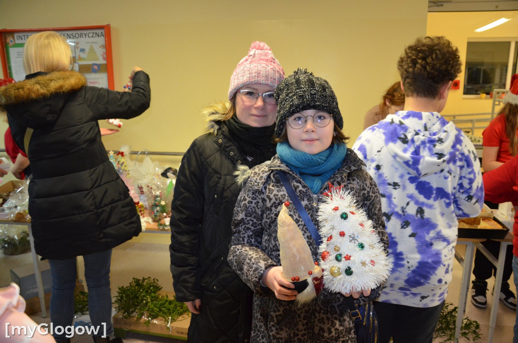 Kiermasz charytatywny i maraton tańca w SP nr 8 w Głogowie