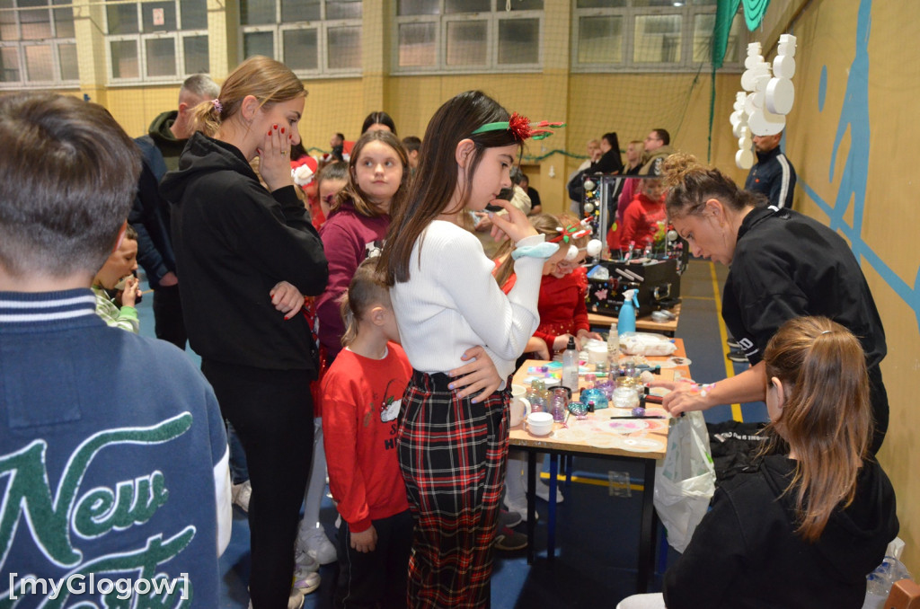 Kiermasz charytatywny i maraton tańca w SP nr 8 w Głogowie