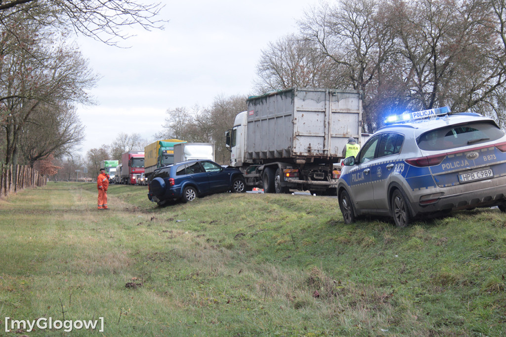 Kierowca ciężarówki: Toyota stanęła w poprzek drogi