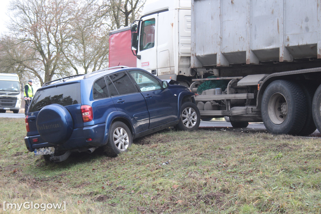 Kierowca ciężarówki: Toyota stanęła w poprzek drogi
