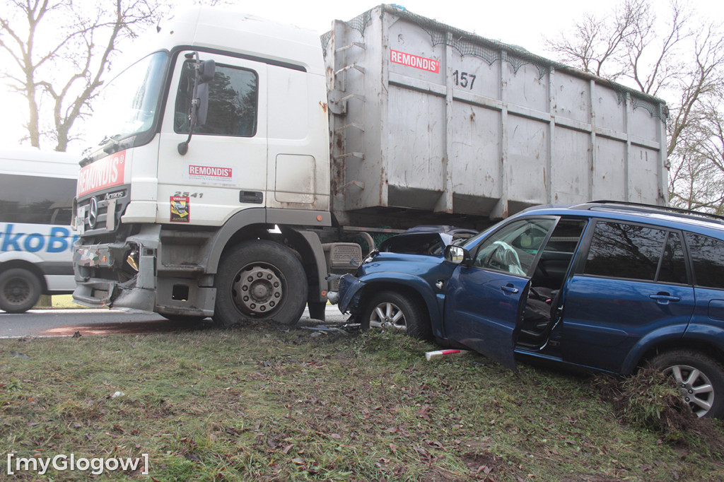 Kierowca ciężarówki: Toyota stanęła w poprzek drogi