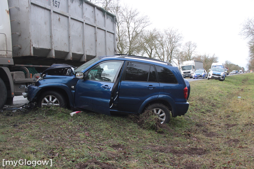Kierowca ciężarówki: Toyota stanęła w poprzek drogi