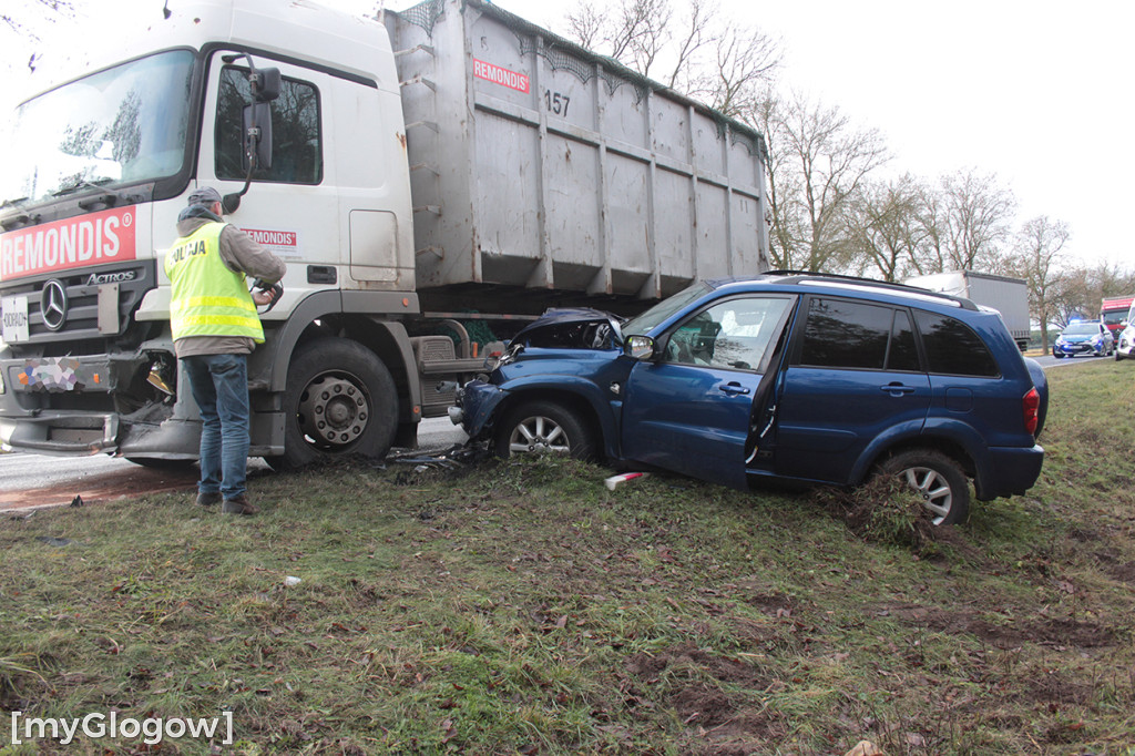 Kierowca ciężarówki: Toyota stanęła w poprzek drogi