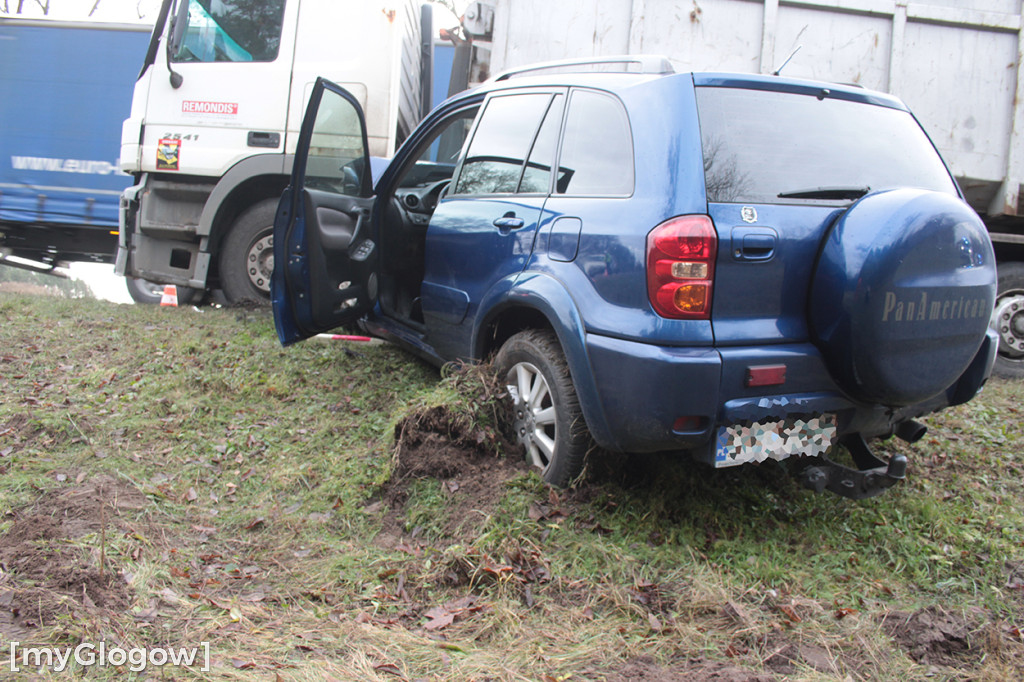 Kierowca ciężarówki: Toyota stanęła w poprzek drogi