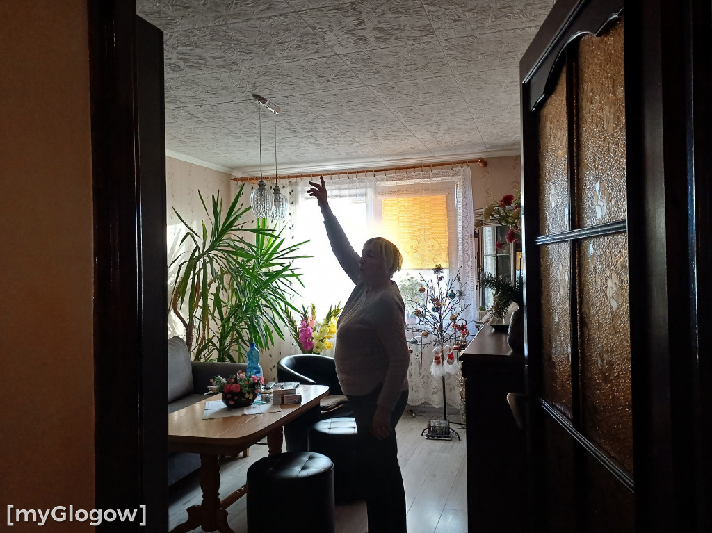 Pani Czesławie od ośmiu lat woda kapie z sufitu