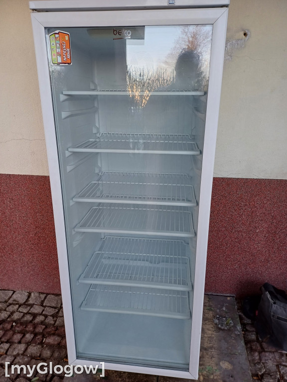 Głogowska lodówka społeczna jest pusta. Podzielcie się, zamiast wyrzucać
