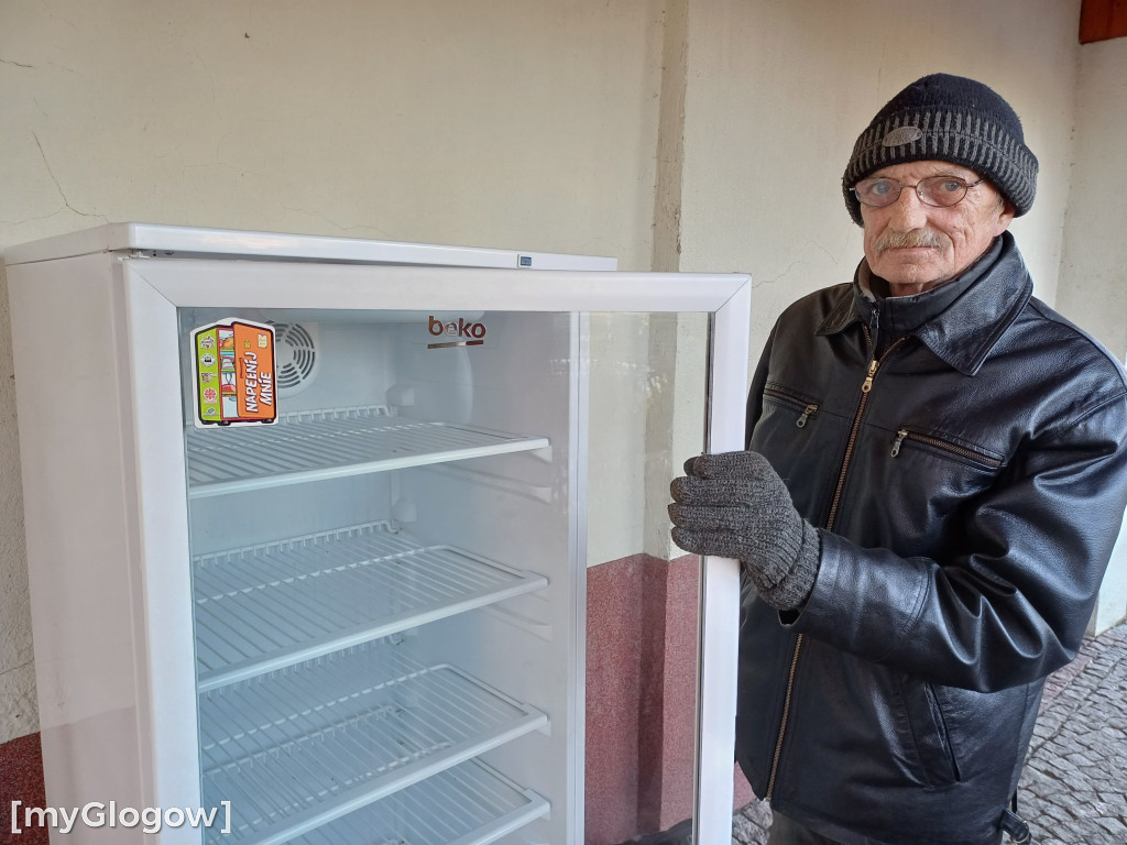 Głogowska lodówka społeczna jest pusta. Podzielcie się, zamiast wyrzucać