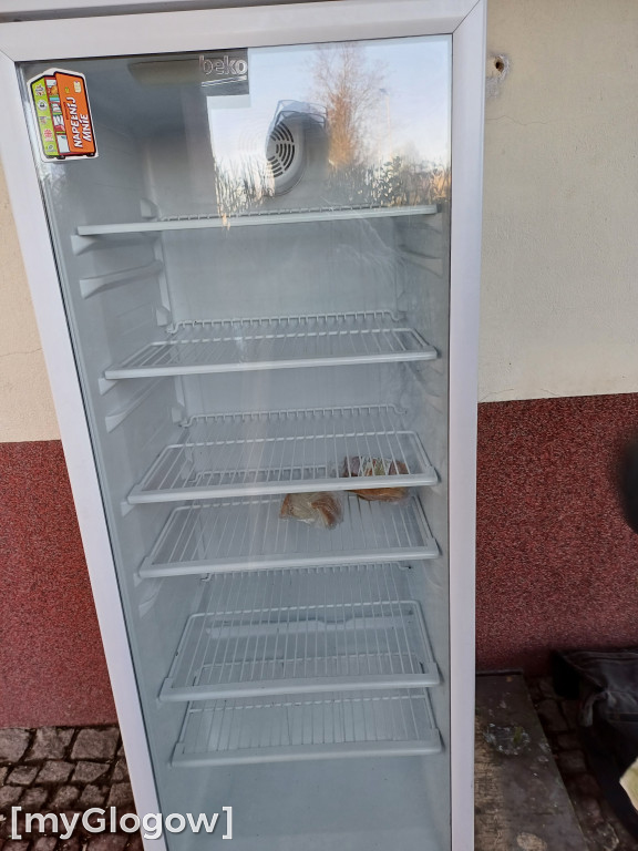 Głogowska lodówka społeczna jest pusta. Podzielcie się, zamiast wyrzucać