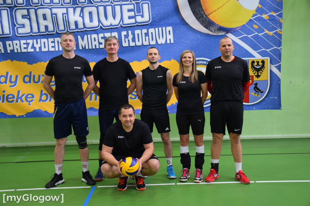 Charytatywny turniej siatkówki w SP 12 w Głogowie