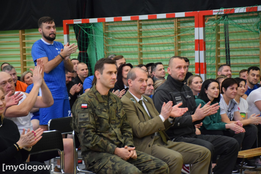 Charytatywny turniej siatkówki w SP 12 w Głogowie