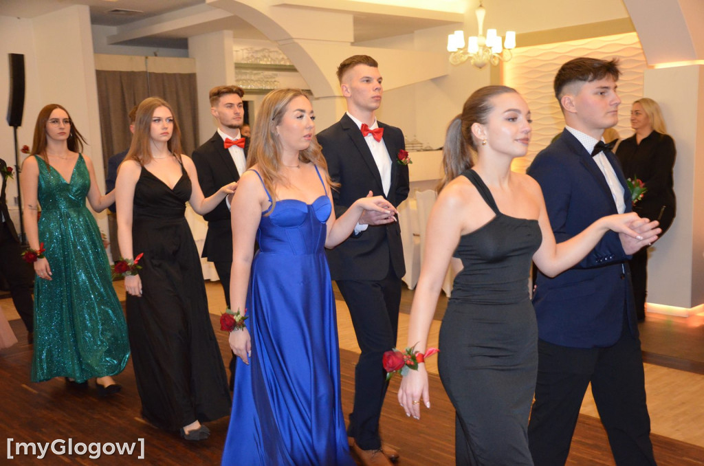 Tak się bawią na studniówce uczniowie Szkoły Mistrzostwa Sportowego w Głogowie