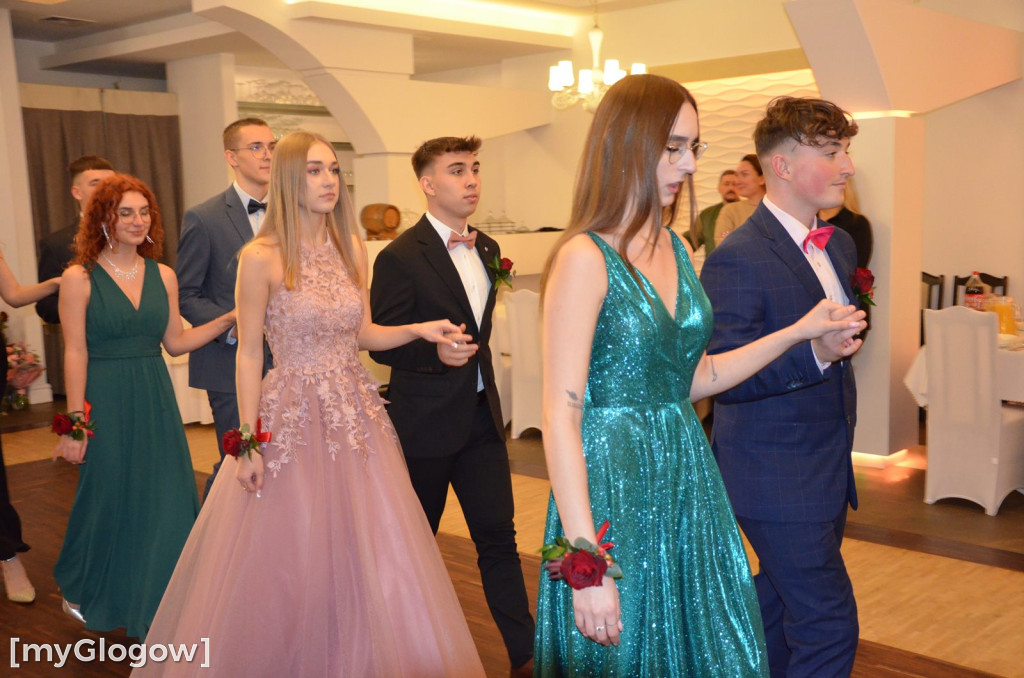 Tak się bawią na studniówce uczniowie Szkoły Mistrzostwa Sportowego w Głogowie