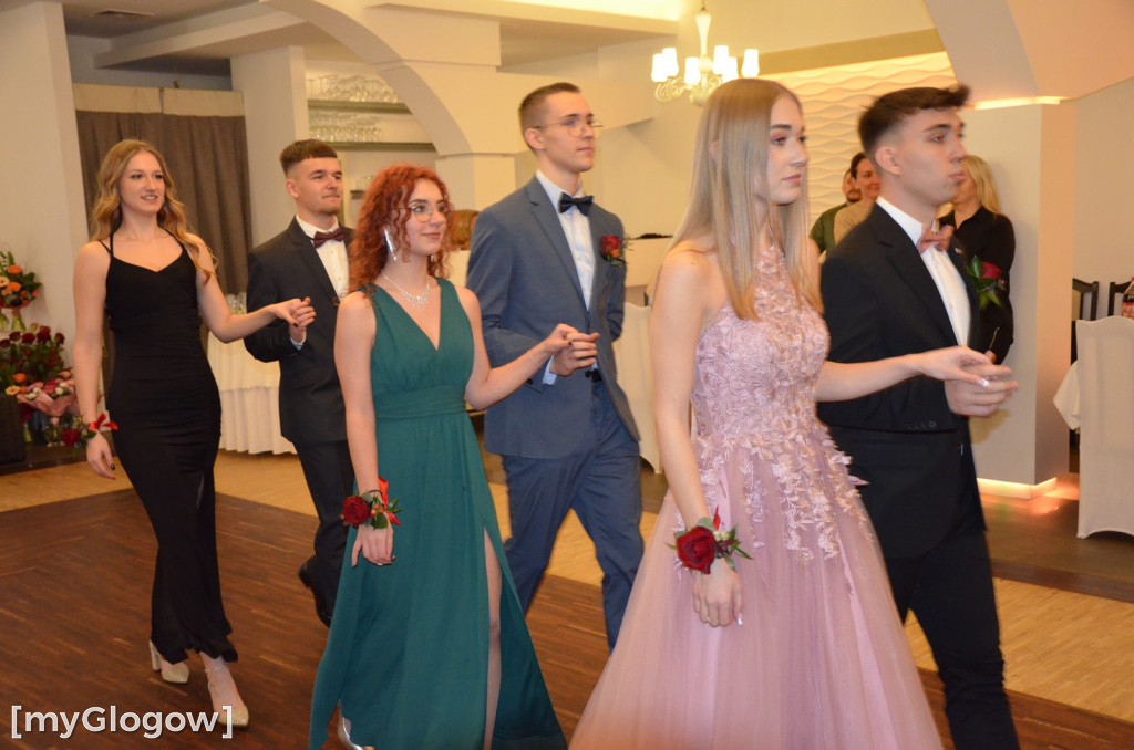 Tak się bawią na studniówce uczniowie Szkoły Mistrzostwa Sportowego w Głogowie