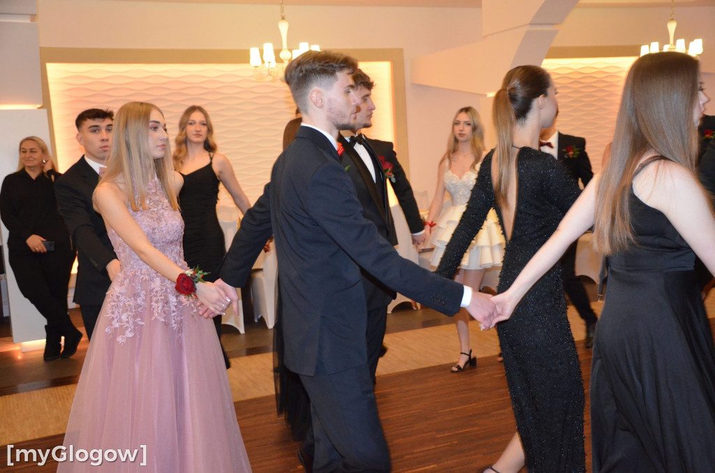Tak się bawią na studniówce uczniowie Szkoły Mistrzostwa Sportowego w Głogowie