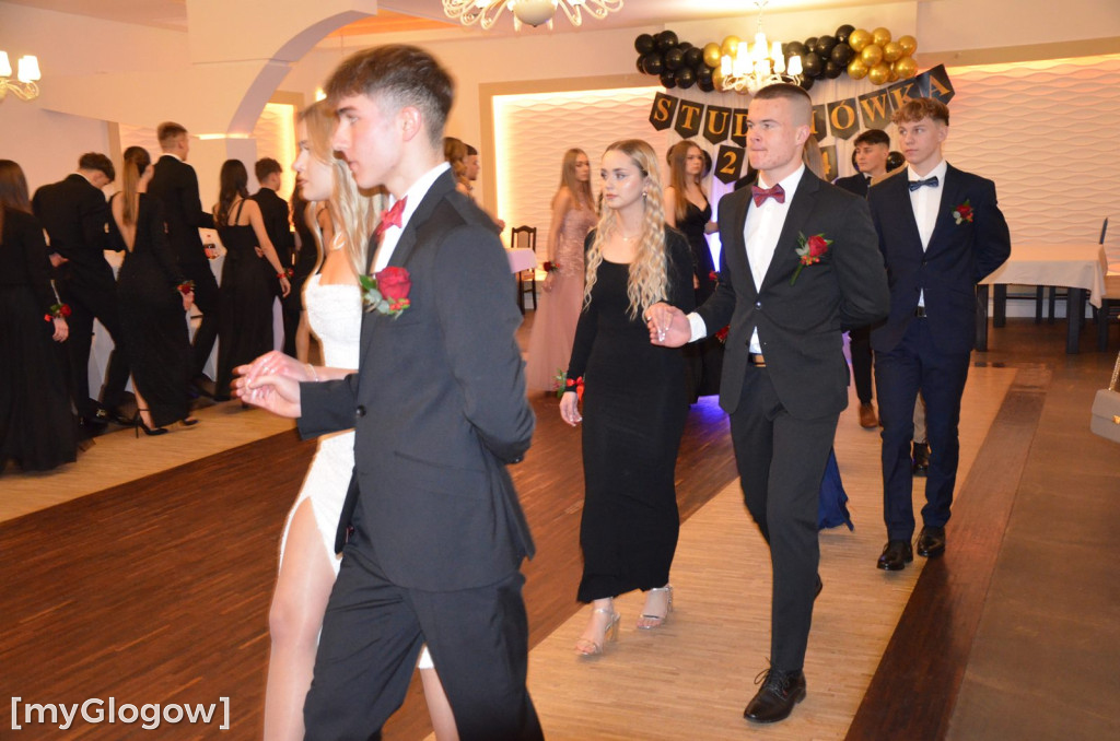 Tak się bawią na studniówce uczniowie Szkoły Mistrzostwa Sportowego w Głogowie
