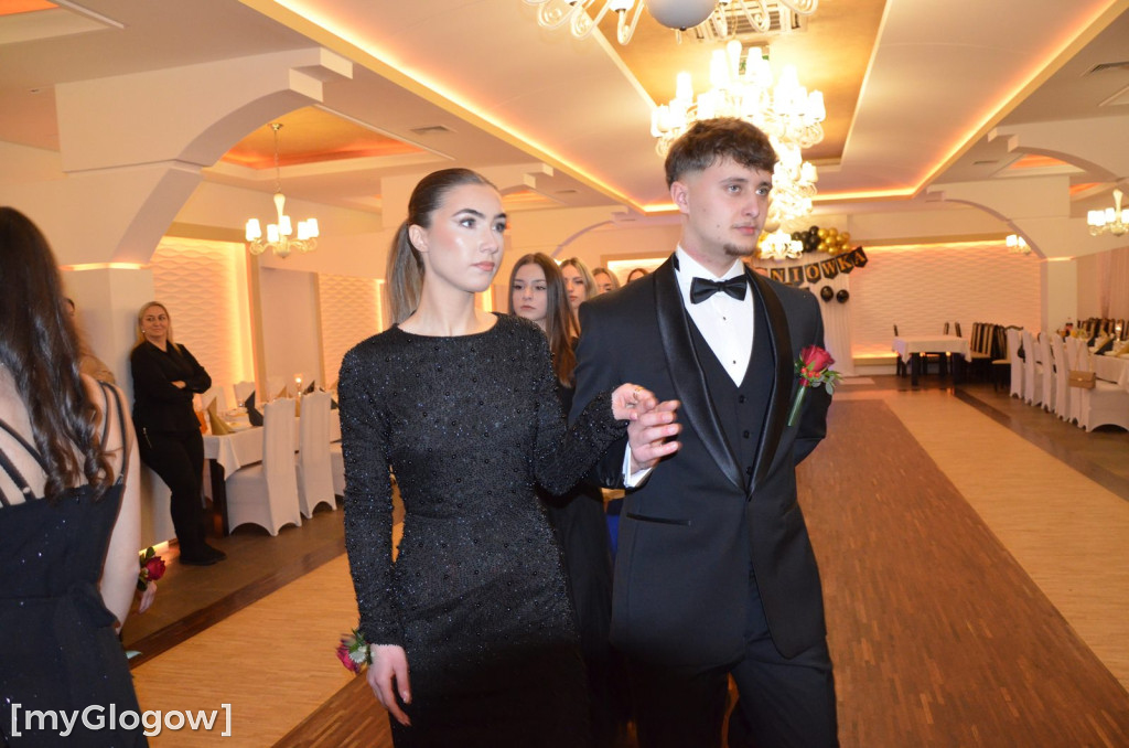 Tak się bawią na studniówce uczniowie Szkoły Mistrzostwa Sportowego w Głogowie